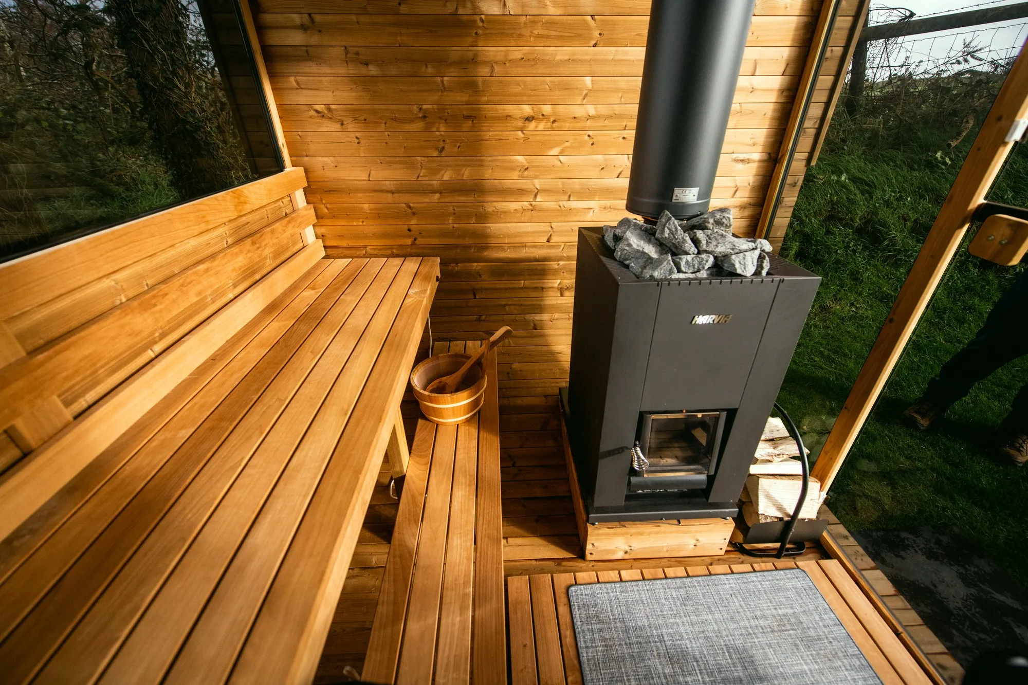 Sauna da esterno Hekla: interni, stufa e ambientazioni