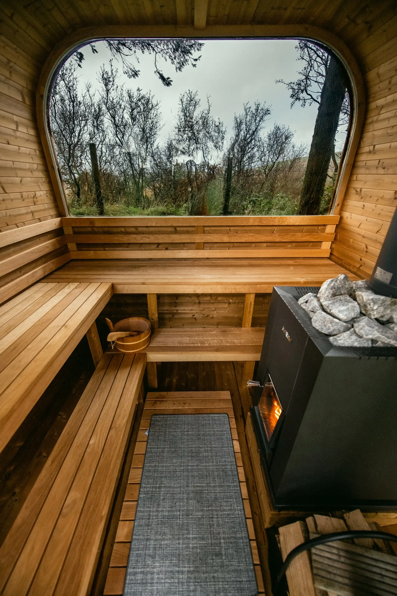 Sauna da esterno Hekla: interni, stufa e ambientazioni