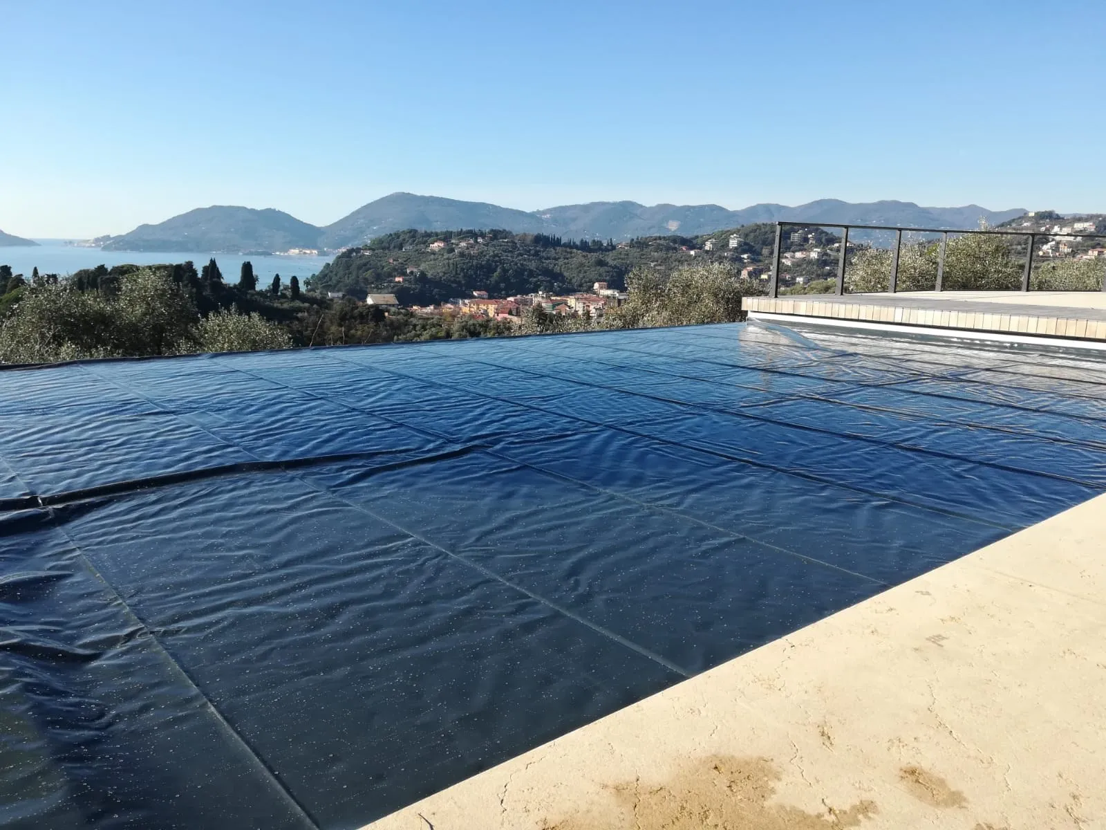 Copertura per piscina installata da Greenjoy