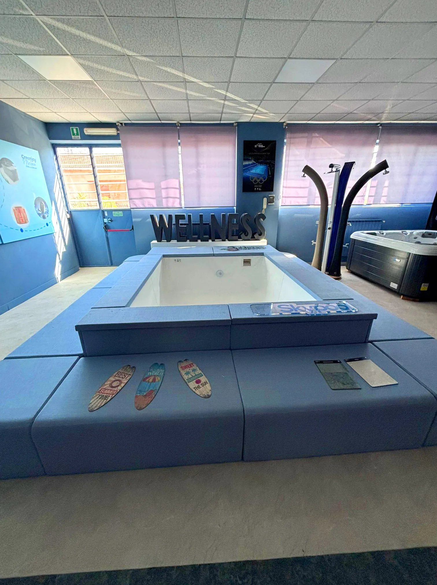 Showroom Greenjoy di Besnate: spa, saune e vasche esposte, foto 2