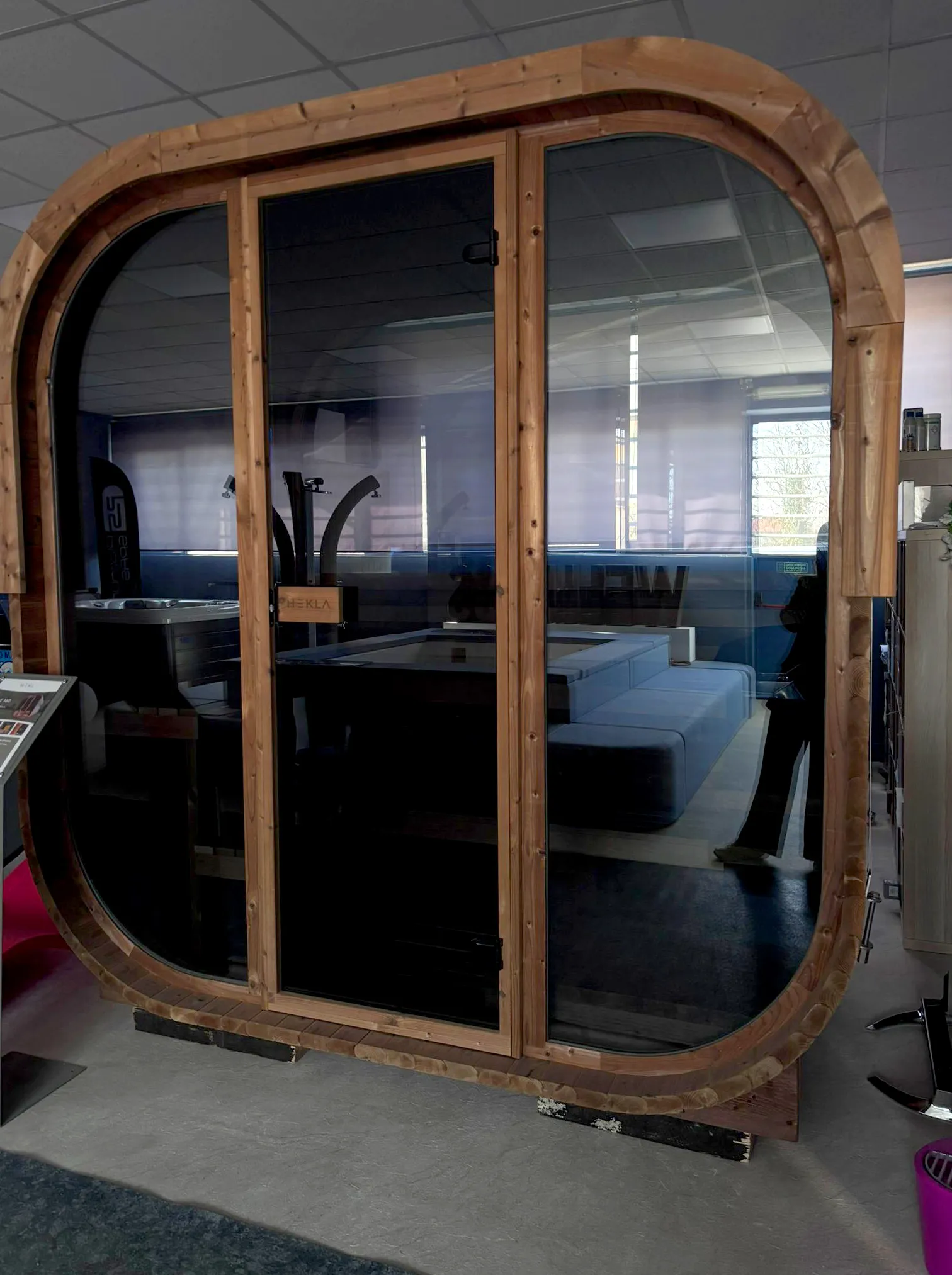 Showroom Greenjoy di Besnate: spa, saune e vasche esposte, foto 13