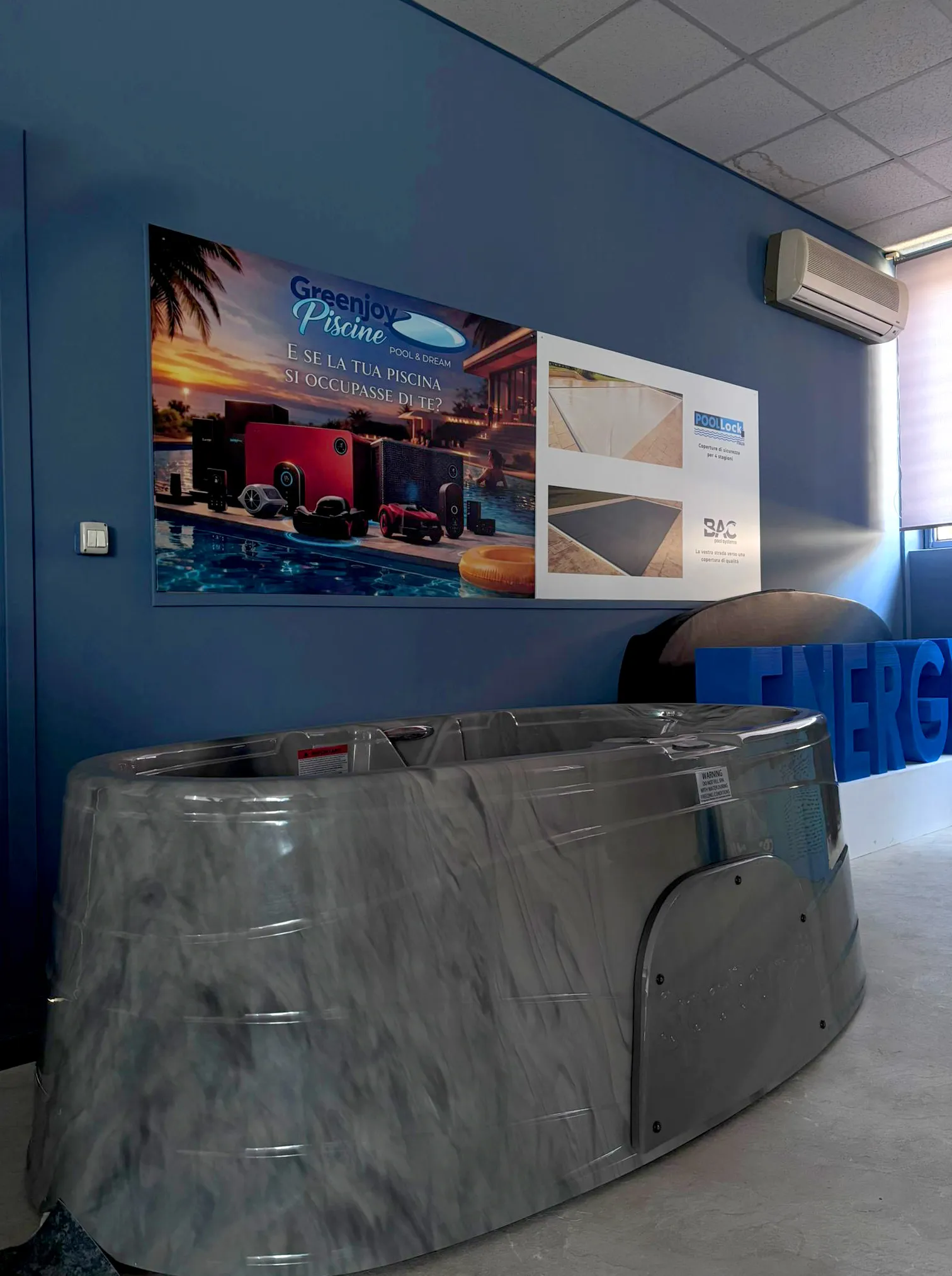 Showroom Greenjoy di Besnate: spa, saune e vasche esposte, foto 16