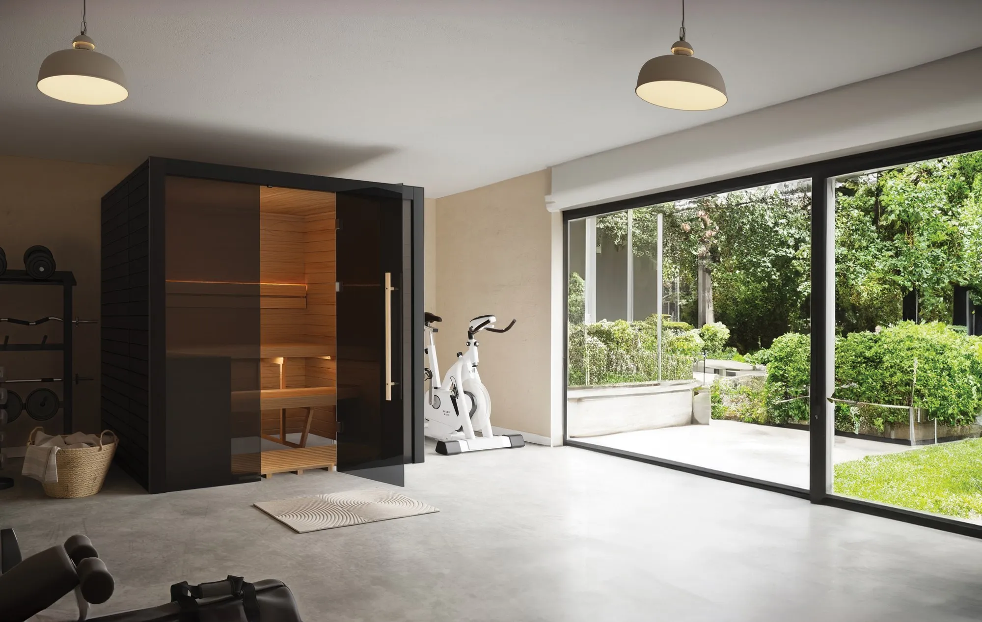 Sauna finlandese da interno Hekla in finitura Nero, installata in una zona fitness con vetrata sul giardino